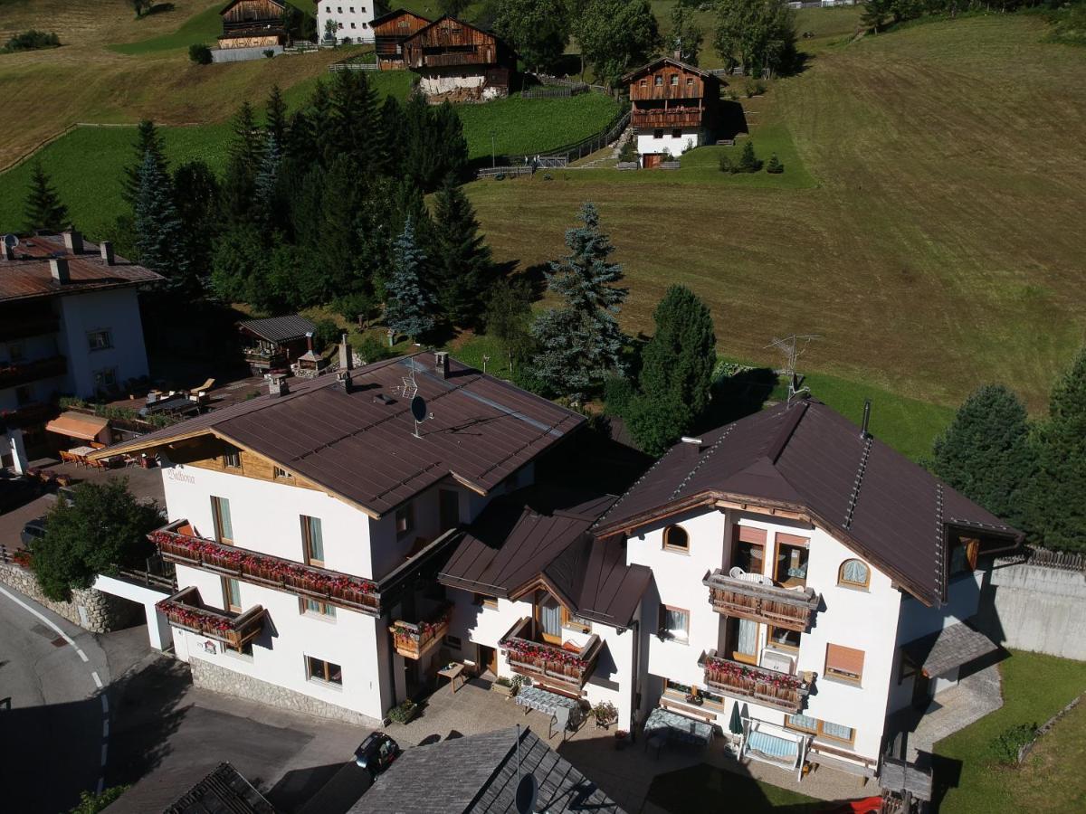 Pensione Valbona Corvara In Badia Eksteriør bilde